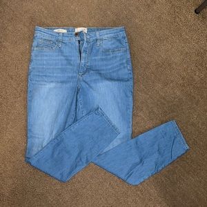 Universal Threads High Rise Skinny Light Wash Denim in size 10/30R